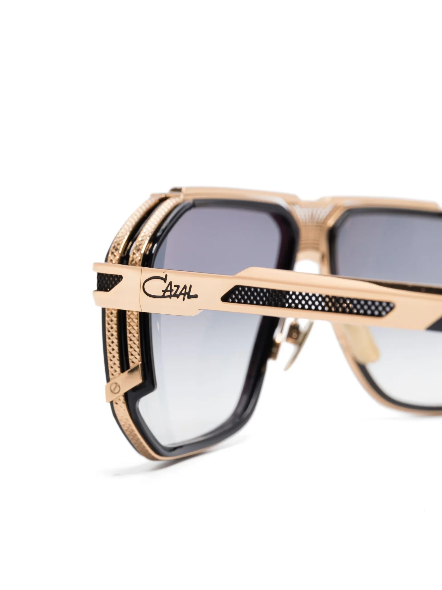 24870655_55416829_2048