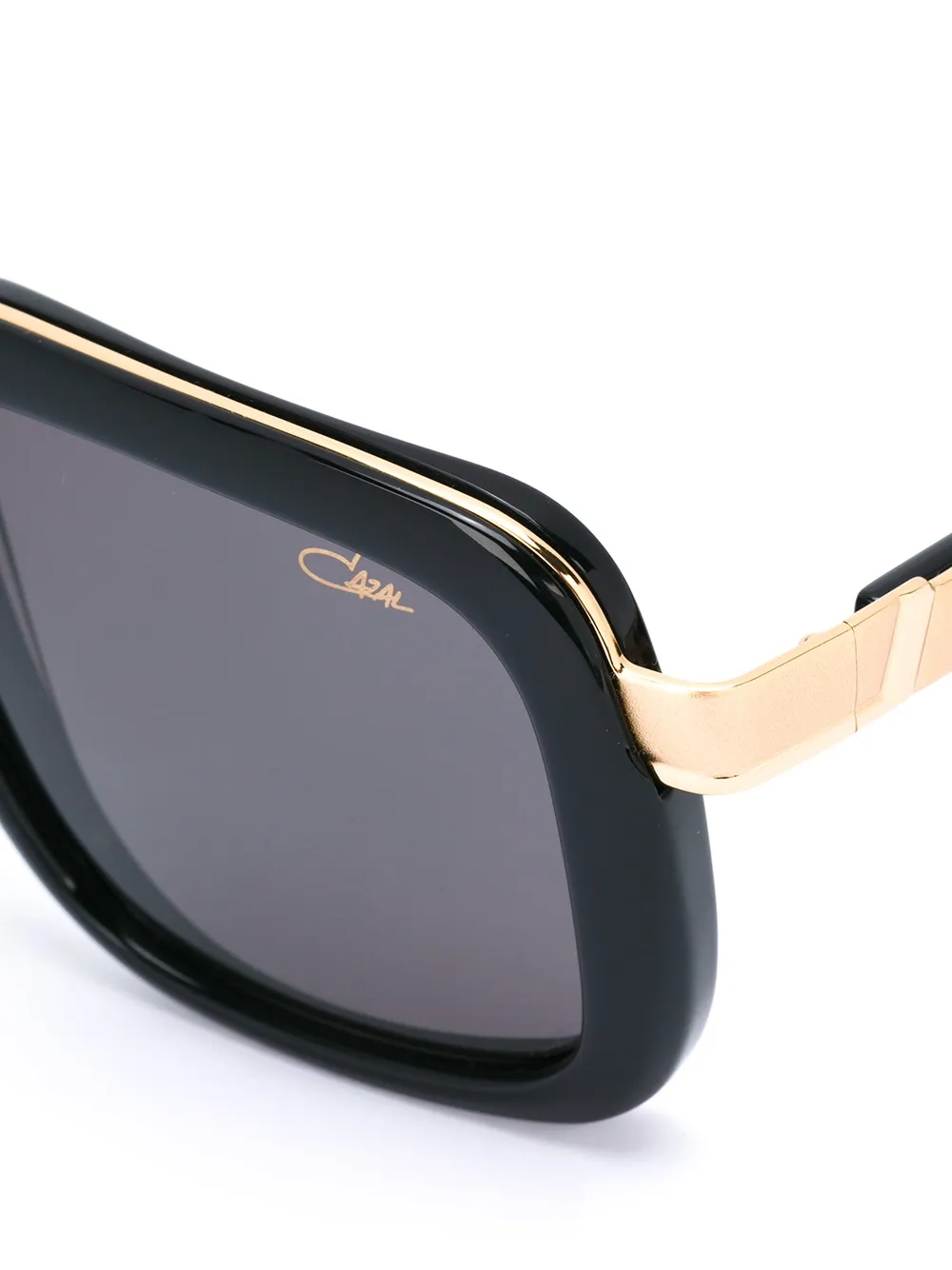 11760288_8472443_1000