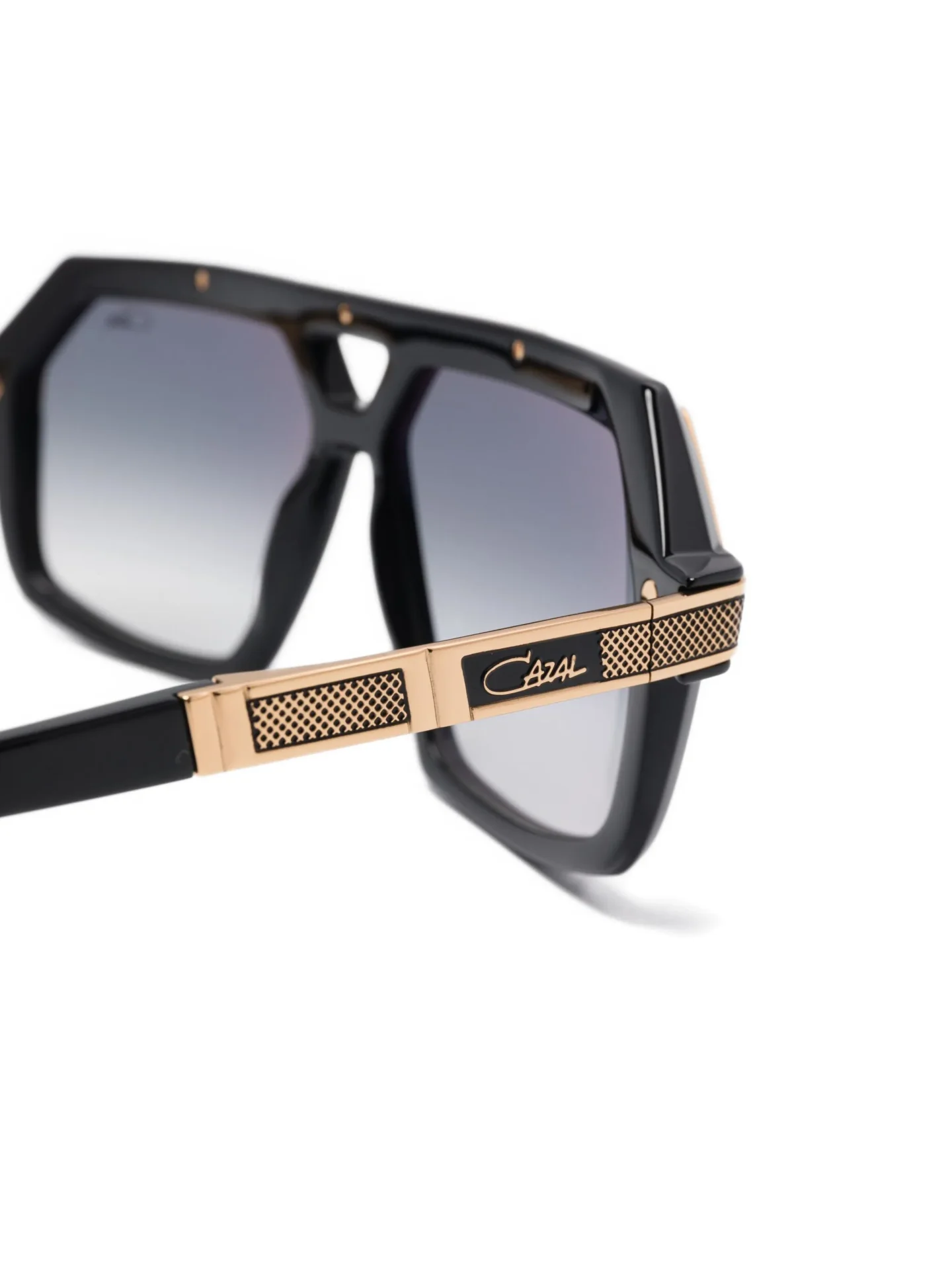 30683328_59794715_2048