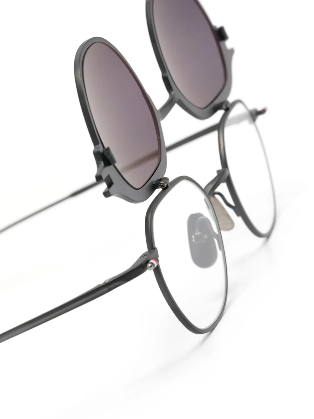 23145612_53401790_1000