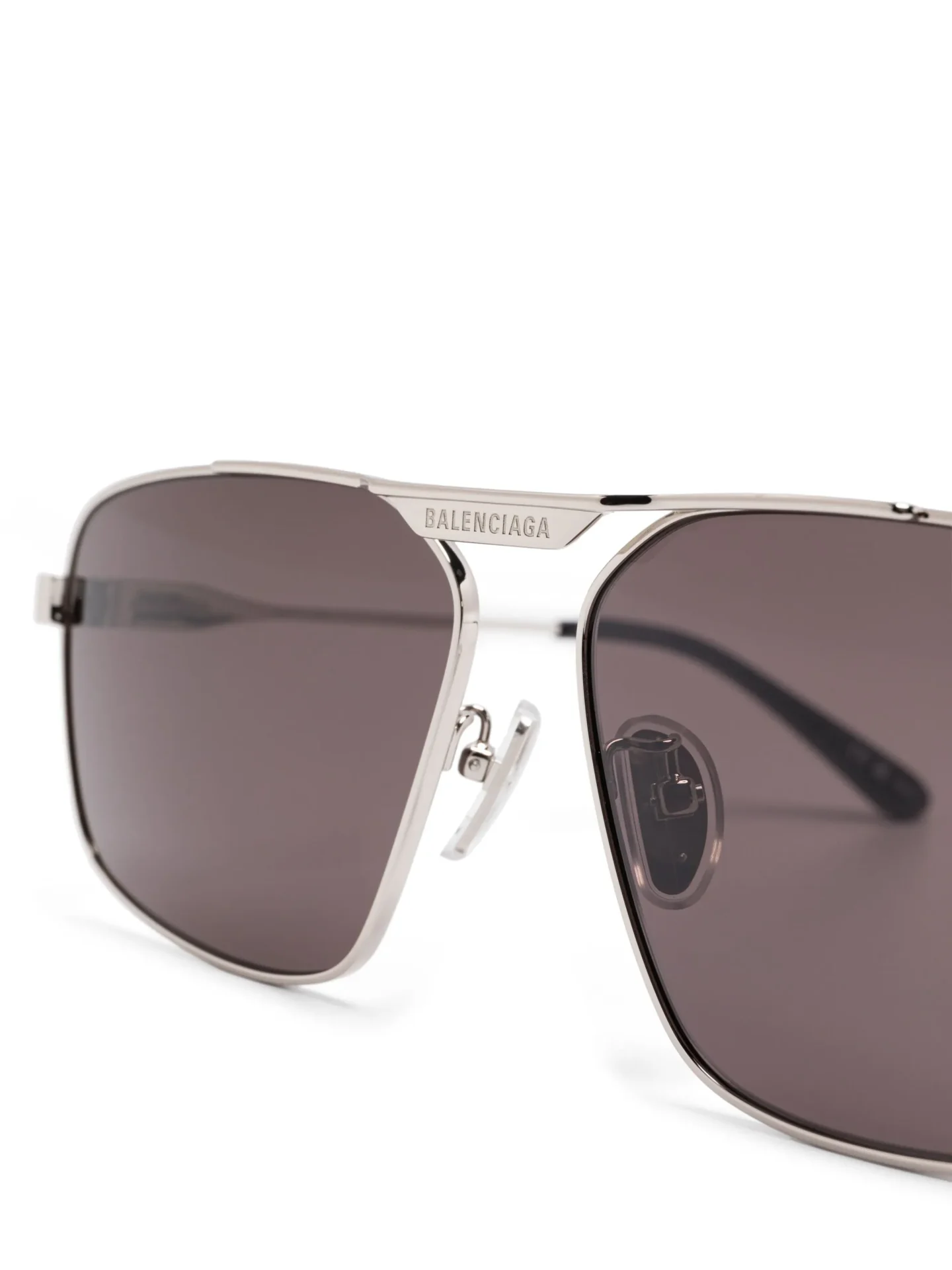 28527870_58033418_2048