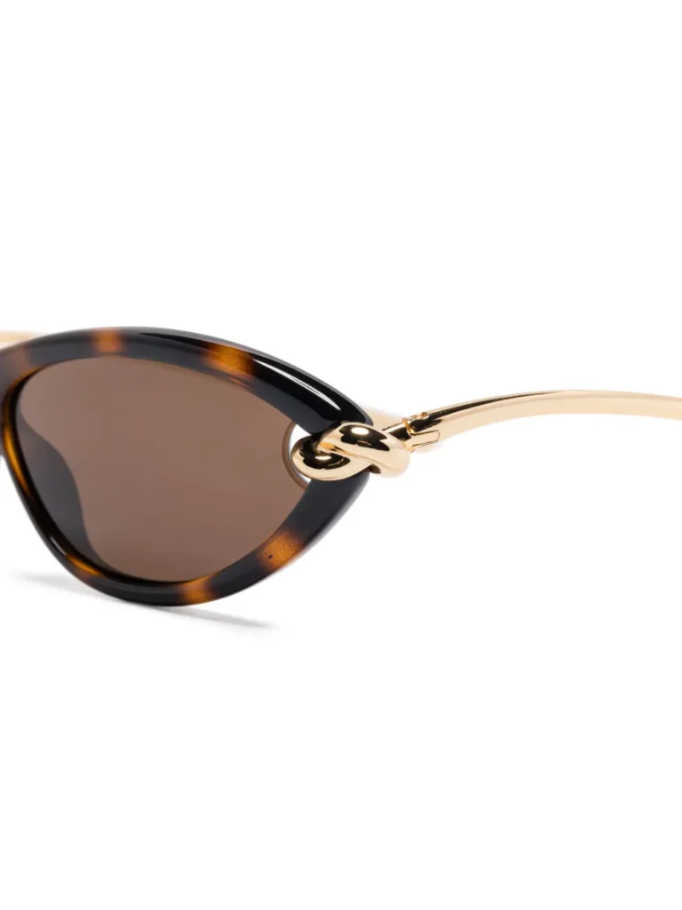 28534488_58037419_1000