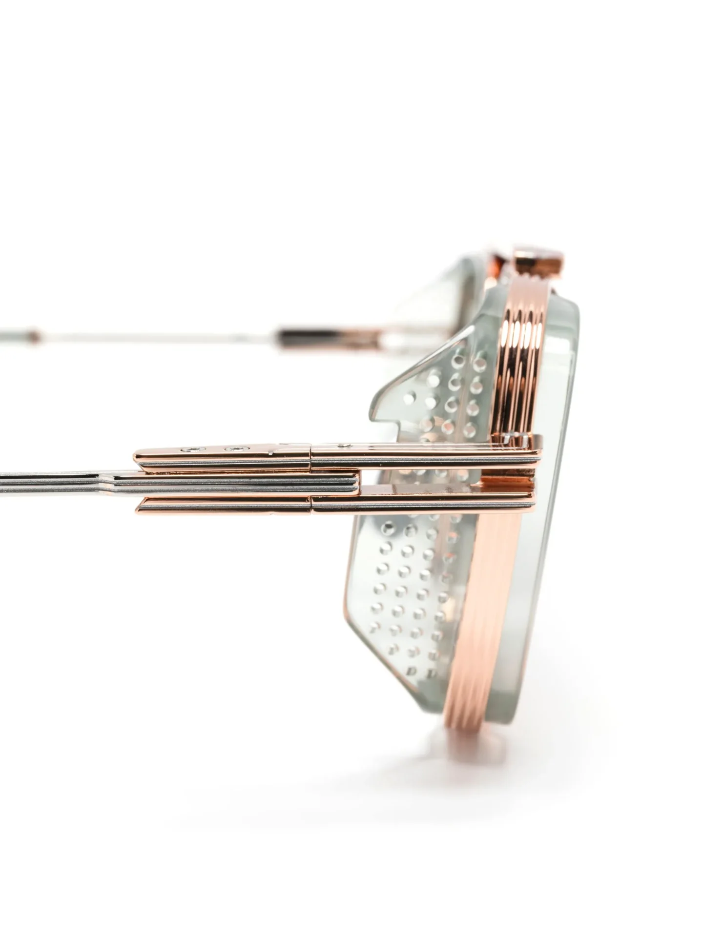 31999531_61984847_2048