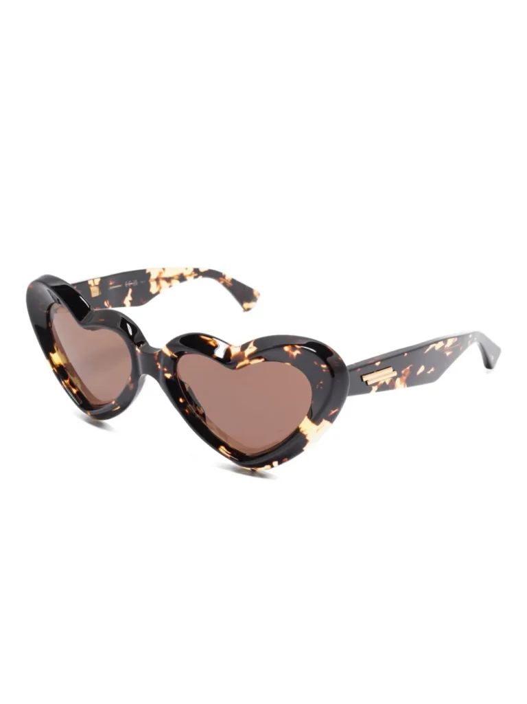 32151387_62138449_1000