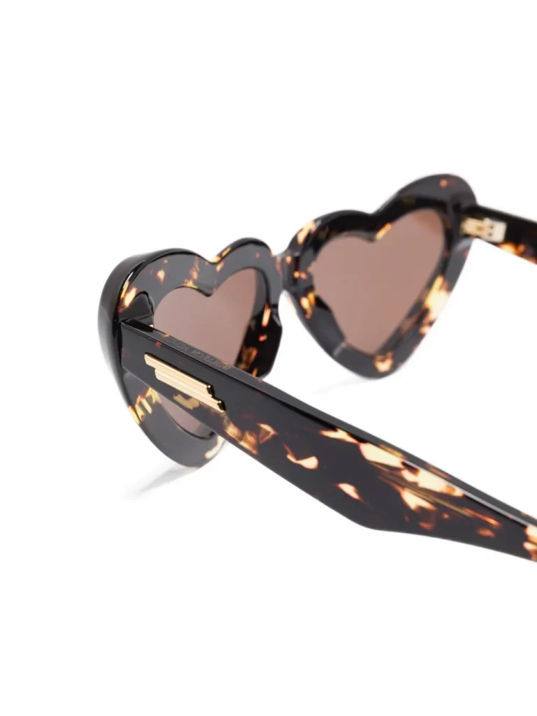 32151387_62138512_1000