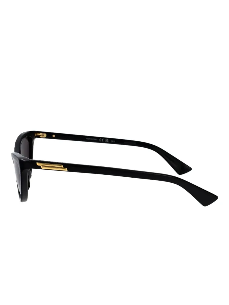 32349036_62457235_1000