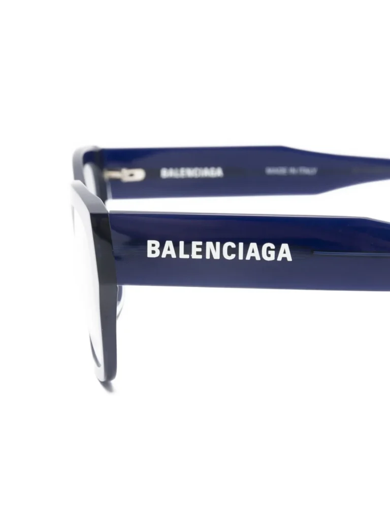 32571672_62902471_2048