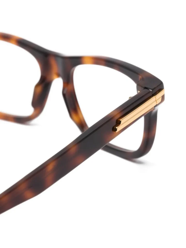 32571726_62903914_1000