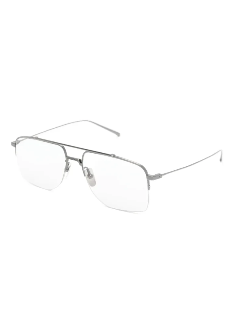 32687505_63120180_2048