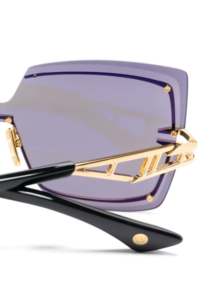 24848674_55200343_1000