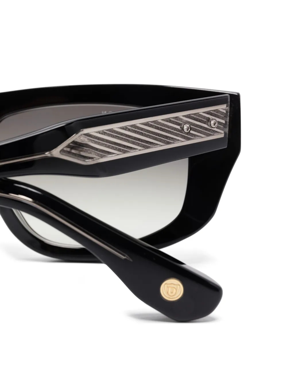 29889753_59168882_1000