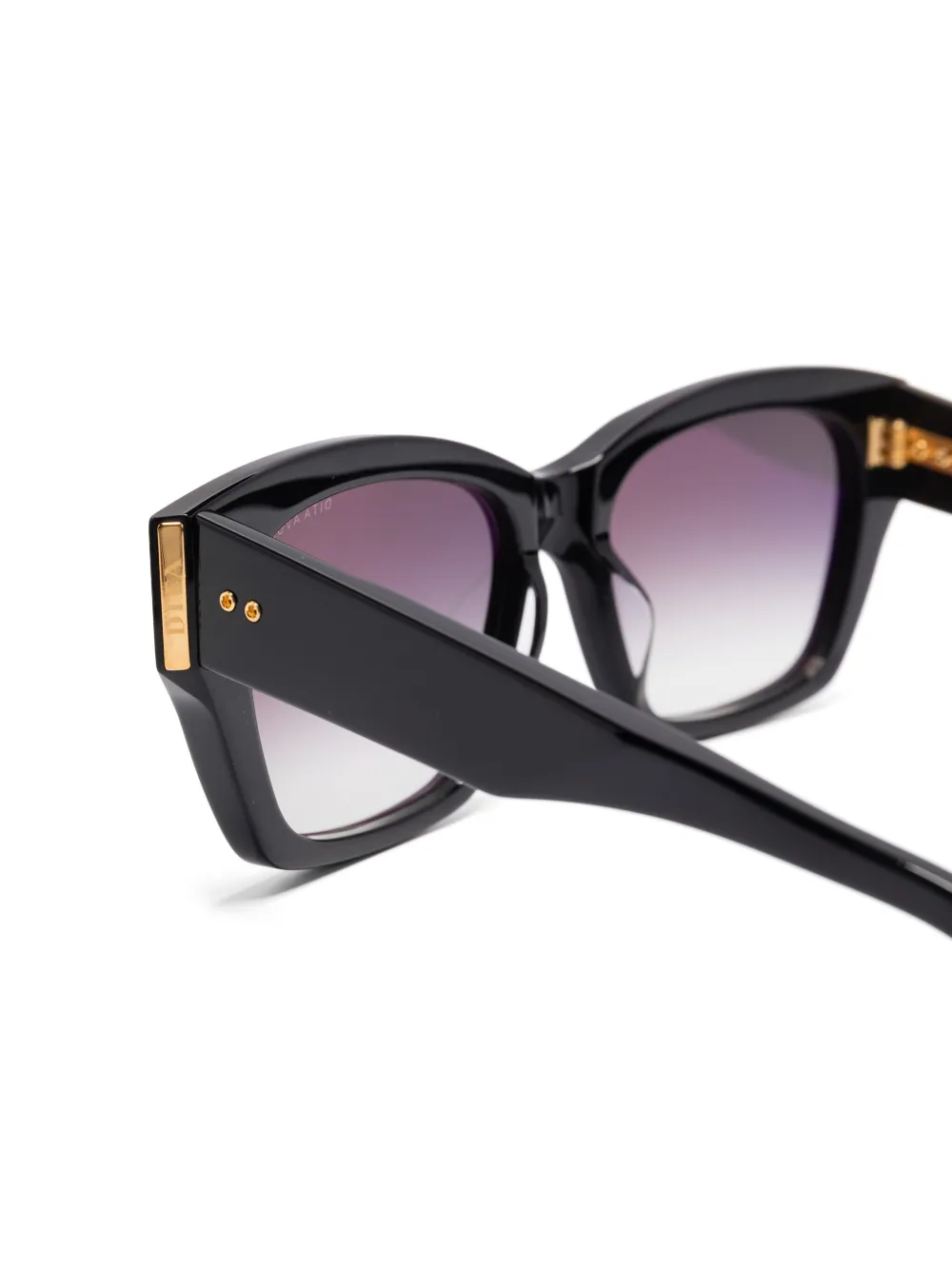 30179928_59368059_1000