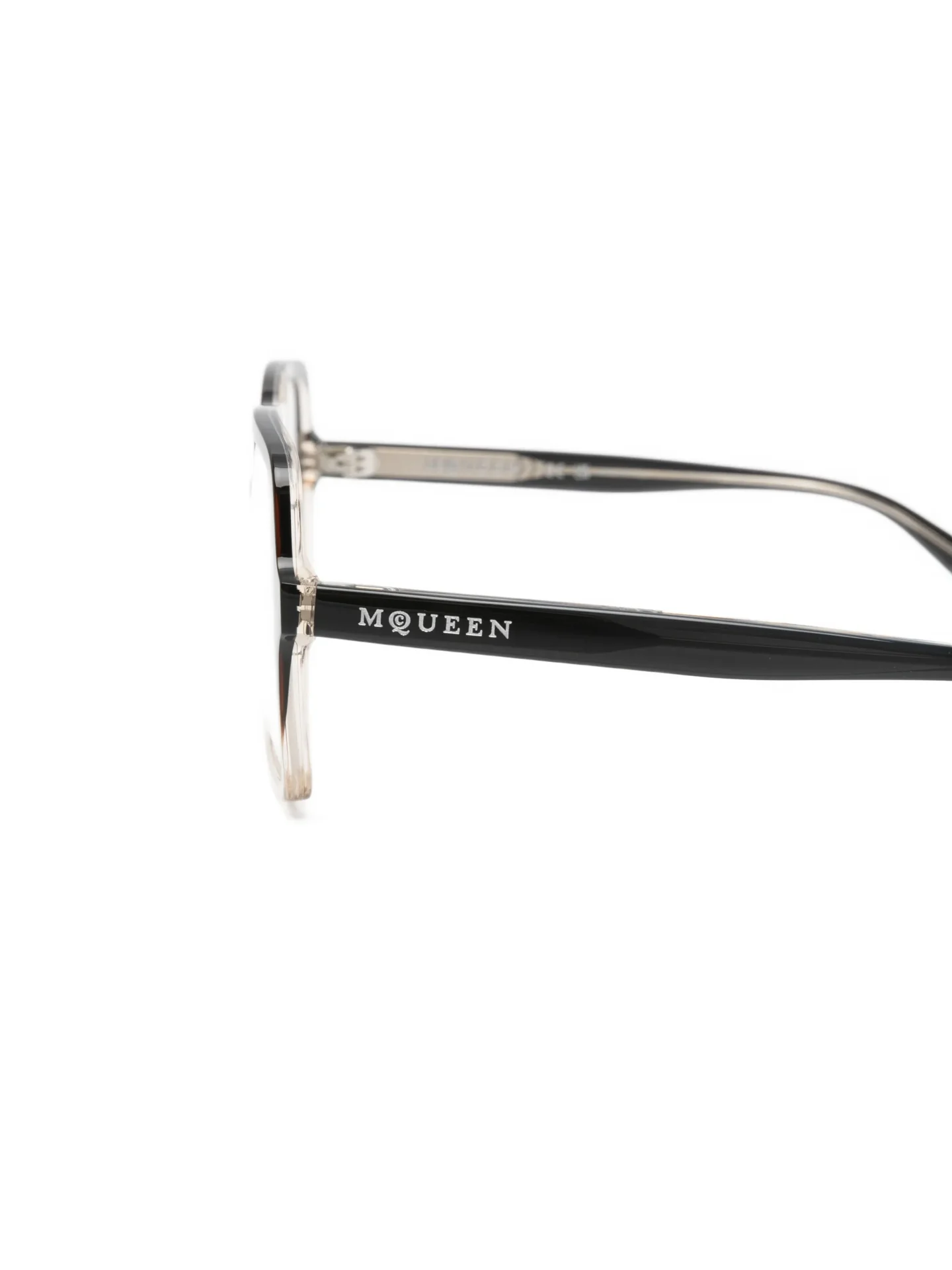 32730918_63258256_2048