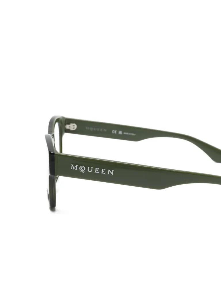 32730921_63261287_2048