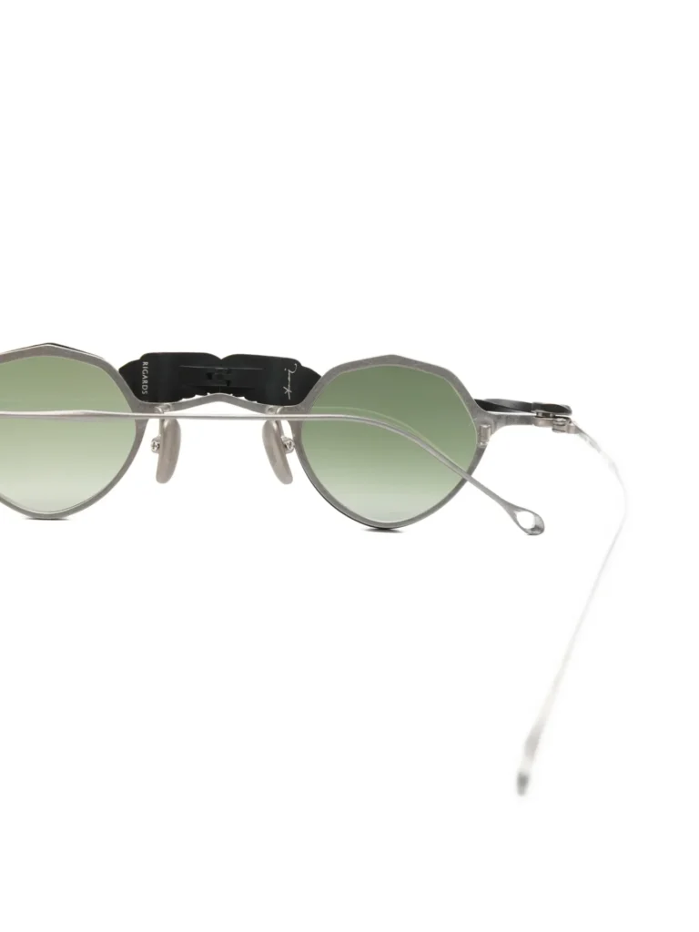 32732392_63261597_2048