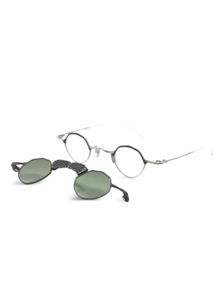 32732392_63340287_2048