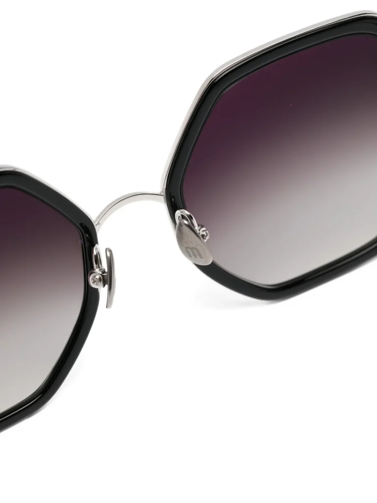 33069266_64039463_2048