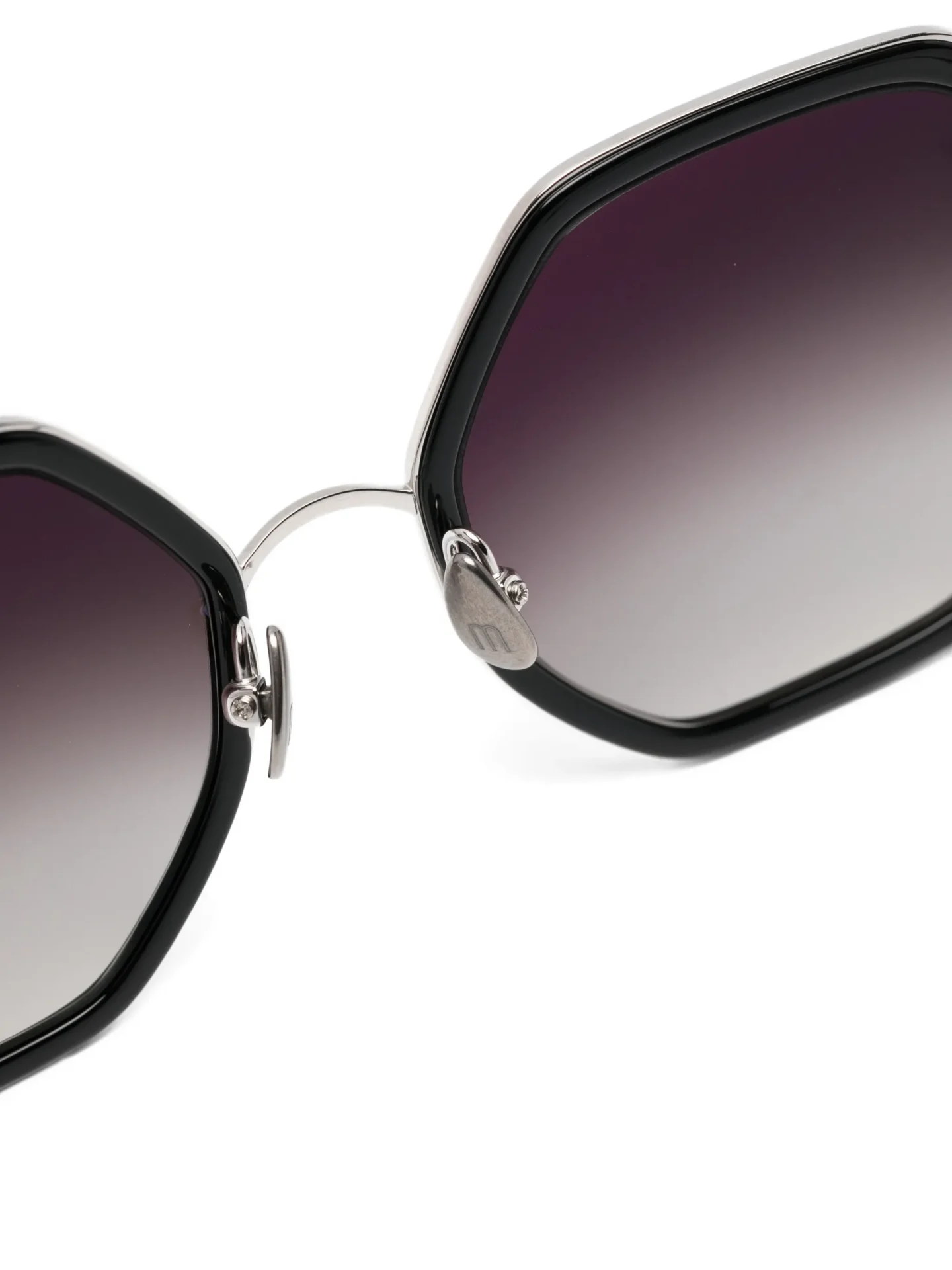 33069266_64039463_2048