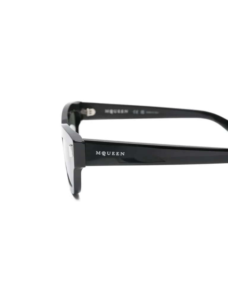 33244852_65275524_2048