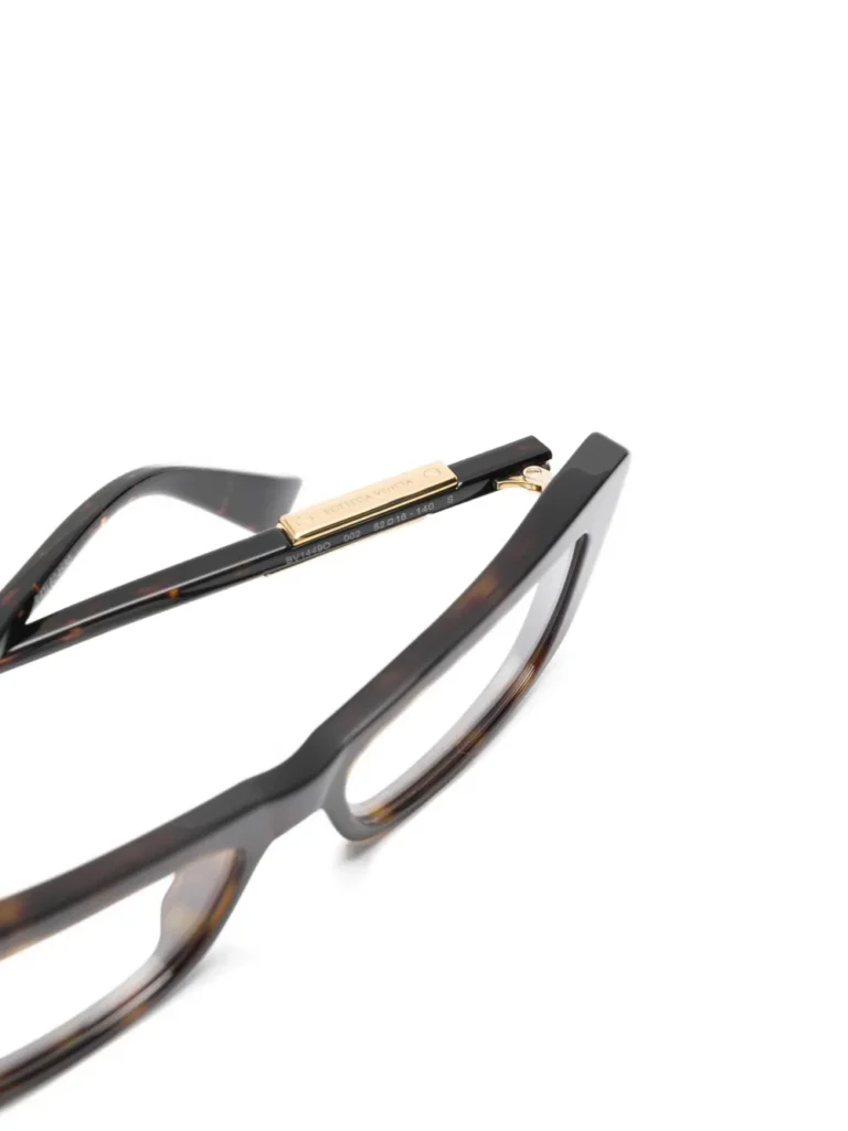 33246001_65275663_1000