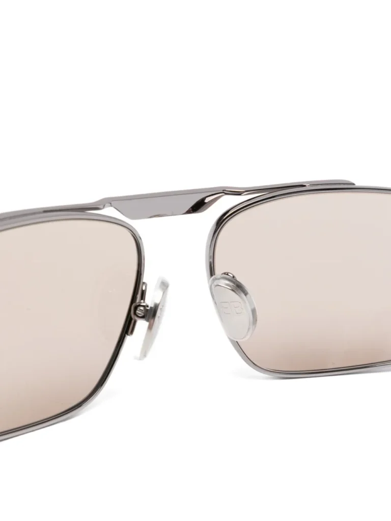 33246082_65492066_1000